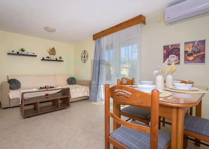 Dikella 3 Bdr Summer House *